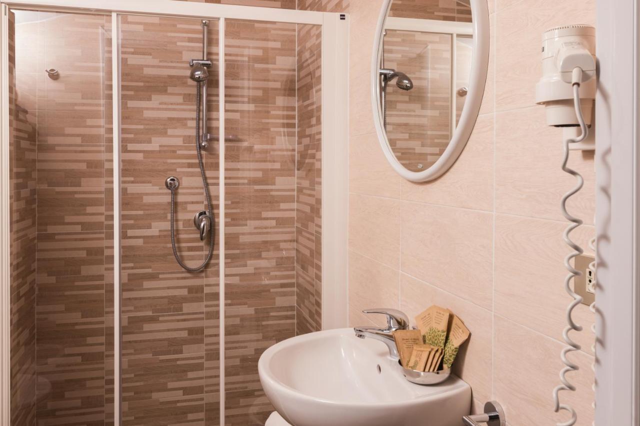 Hotel Lydia Cervia Exterior photo